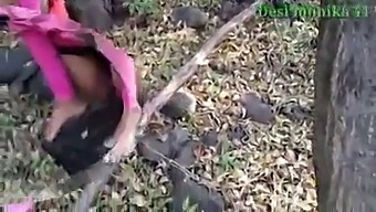 Desi Girlfriend Has Sex In The Wilderness