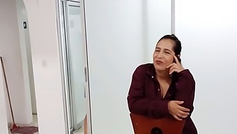 Latinska Mačeha Prekine Klic Svojega Ljubimca In Prevzame Nadzor